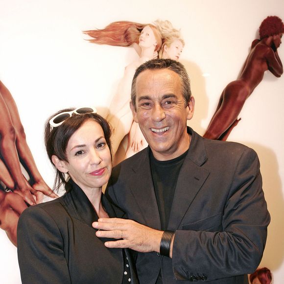 Le présentateur de télévision français Thierry Ardisson et son épouse Béatrice assistent à la soirée d'inauguration de 'L'espace Louis Vuitton' où se tient une exposition de la photographe britannique Vanessa Beecroft, sur l'avenue des Champs Elysées, à Paris, France, le 10 janvier 2006. Photo by Laurent Zabulon/ABACAPRESS.COM