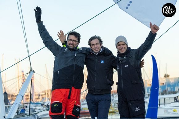 Le Podium du Vendée Globe 2024-2025 - Yoann Richomme (2ème), Charlie Dalin (1er) et Sebastien Simon (3eme) - Les Sables d'Olonne le 17/01/2025. © Alexis Courcoux/Psnewz/Bestimage
