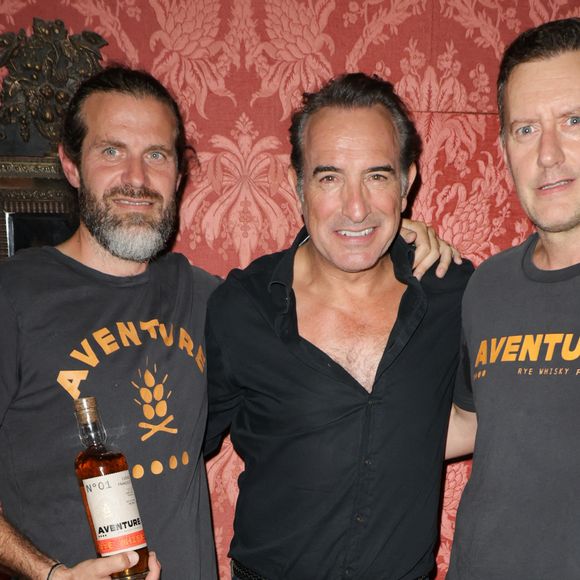 Exclusif - Jean Dujardin lance avec ses amis son premier whisky, "Aventure" distillé à Bordeaux, au bar du restaurant Lapérouse à Paris le 9 octobre 2025.

© Coadic Guirec / Bestimage
