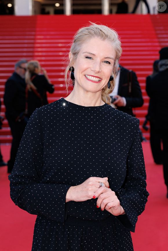 Louise Ekland - Montée des marches du film " La bataille de Gaulle : L'âge de fer " lors du 79ème Festival International du Film de Cannes, le 20 mai 2026. © Jacovides-Moreau / Bestimage