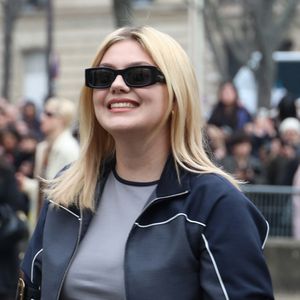 La chanteuse Louane aux arrivées au défilé Miu Miu Mode Féminine Prêt-À-Porter Automne/Hiver 2025-2026 lors de la Fashion Week de Paris (PFW) au Conseil économique et social Palais de Iéna, à Paris, France, le 11 mars 2025. © Denis Guignebourg/Bestimage