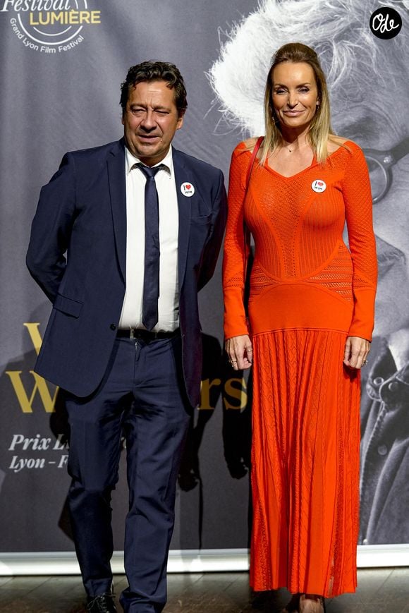 Malgré leur rupture, ils sont restés en très bons termes et continuent de se soutenir.

Laurent Gerra et sa femme Christelle Bardet - Photocall de la cérémonie de remise du Prix Lumière à W.Wenders à l'occasion de la 15ème Edition du Festival Lumière de Lyon, le 20 octobre 2023.

© Sandrine Thesillat / Panoramic / Bestimage