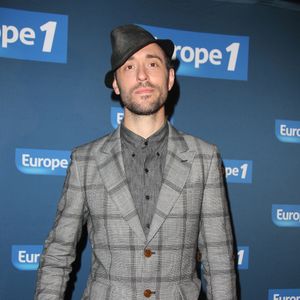 Charlie Winston dans les bckstage du concert des 60 ans d'Europe 1 au Zénith à Paris. Le 21 mai 2015. Photo par Denis Guignebourg / Bestimage