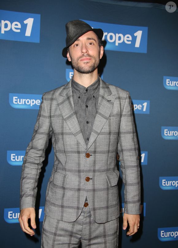 Charlie Winston dans les bckstage du concert des 60 ans d'Europe 1 au Zénith à Paris. Le 21 mai 2015. Photo par Denis Guignebourg / Bestimage