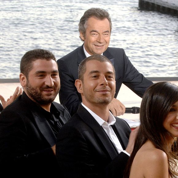 Sur le plateau de l'émission de Michel Denisot, elle a montré ses talents de chroniqueuse et d'intervieweuse...

Elise Chassaing, Ali Baddou, Mouloud Achour, Ariane Massenet et Michel Denisot lors de la diffusion de l'émission 'Le Grand Journal' sur Canal Plus sur la plage du Martinez pendant le 63ème Festival de Cannes à Cannes, France le 20 mai 2010. Photo Giancarlo Gorassini/Abaca