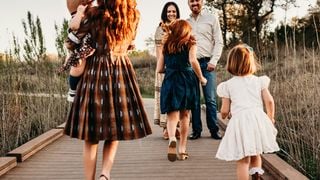 Selon la psychologie, ces expériences d’enfance expliquent pourquoi vous n'accordez pas facilement votre confiance aux autres