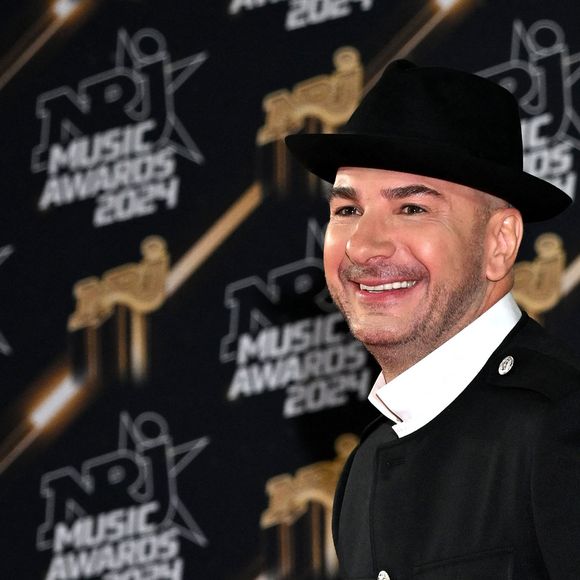 Michael Youn au photocall de la 26ème édition des NRJ Music Awards à Cannes, le 1er novembre 2024. © Bebert-Guignebourg/Bestimage