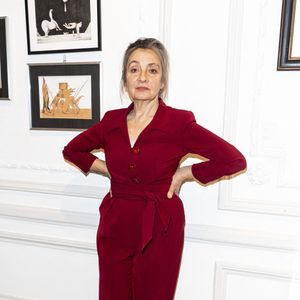 Exclusif - Catherine Ringer - Vente des oeuvres de l'artiste Sam Ringer, père de la chanteuse Catherine Ringer, à Paris chez Bonhams Cornette de Saint-Cyr le 23 mars 2023. © Pierre Perusseau / Bestimage