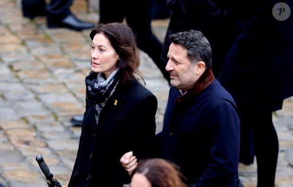 Le couple, très discret sur sa vie privée, avait déjà évoqué cette acquisition sans que Arthur ait son mot à dire.

Mareva Galanter (Miss France 1999) et Arthur (Jacques Essebag) - Cérémonie d'hommage national aux victimes françaises des attaques terroristes du 7 octobre en Israël dans la cour d'honneur de l'Hôtel national des Invalides, à Paris, France, le 7 février 2024. © Dominique Jacovides/Bestimage