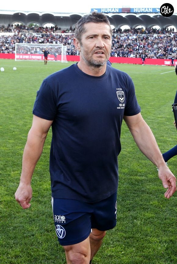 Le vendredi 7 août 2026, Bixente Lizarazu a justement dévoilé sa routine sportive. 

Bixente Lizarazu - A l’occasion des 100 ans du parc Lescure, Bordeaux accueille au stade Chaban-Delmas un match de gala opposant les gloires des Girondins de Bordeaux au Variétés Club de France le mardi 14 mai 2024. © Patrick Bernard/ Bestimage