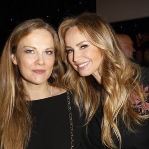 Natalia Sklenarikova et sa soeur Adriana Karembeu lors de la 14ème édition de la finale du concours Top Model Belgium au Lido à Paris le 21 janvier 2018. Crédit Marc-Ausset Lacroix/Bestimage