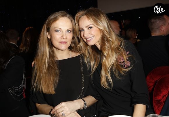 Natalia Sklenarikova et sa soeur Adriana Karembeu lors de la 14ème édition de la finale du concours Top Model Belgium au Lido à Paris le 21 janvier 2018. Crédit Marc-Ausset Lacroix/Bestimage