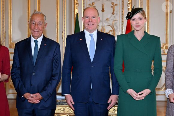 Le prince Albert II de Monaco et la princesse Charlene ont accueilli le président portugais Marcelo Rebelo de Sousa au Palais Princier de Monaco dans le cadre d'une visite d'Etat, le 20 novembre 2025. © Bruno Bebert/Bestimage