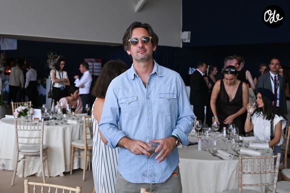 Dimitri Rassam dans l'espace VIP, le Pavillon Eiffel, lors de la 12ème édition Longines Paris Eiffel Jumping au pied de la Tour Eiffel sur le Champ-de-Mars à Paris, France, le 19 juin 2026. 

© Perusseau-Veeren/Bestimage