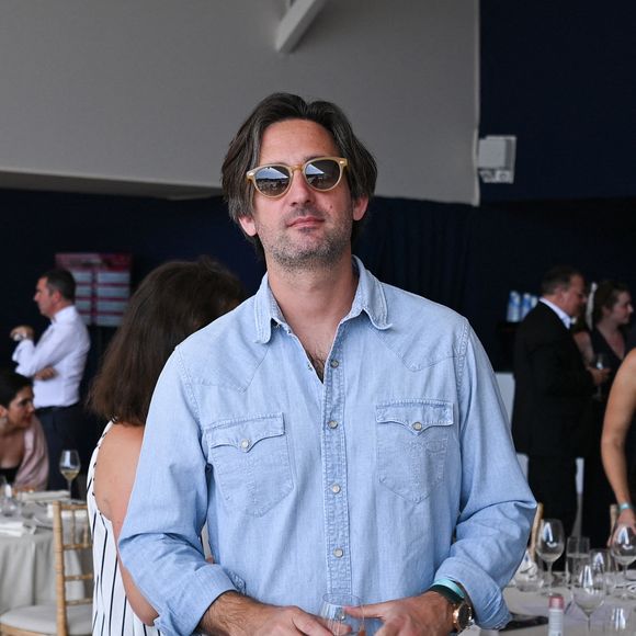 Dimitri Rassam dans l'espace VIP, le Pavillon Eiffel, lors de la 12ème édition Longines Paris Eiffel Jumping au pied de la Tour Eiffel sur le Champ-de-Mars à Paris, France, le 19 juin 2026. 

© Perusseau-Veeren/Bestimage