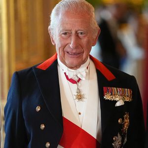 Le président Emmanuel Macron et sa femme Brigitte Macron lors d'un dîner d'état au chateau de Windsor avec le roi Charles III d'Angleterre et la reine consort Camilla le 8 juillet 2025.

© Aaron Chown/WPA-Pool / Julien Burton via Bestimage