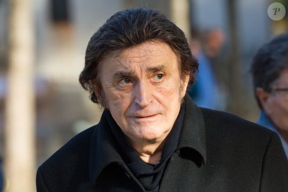 Dick Rivers assistant aux funérailles du journaliste français Philippe Gildas au cimetière du Père Lachaise à Paris, en France, le 5 novembre 2018. Photo by Nasser Berzane/ABACAPRESS.COM