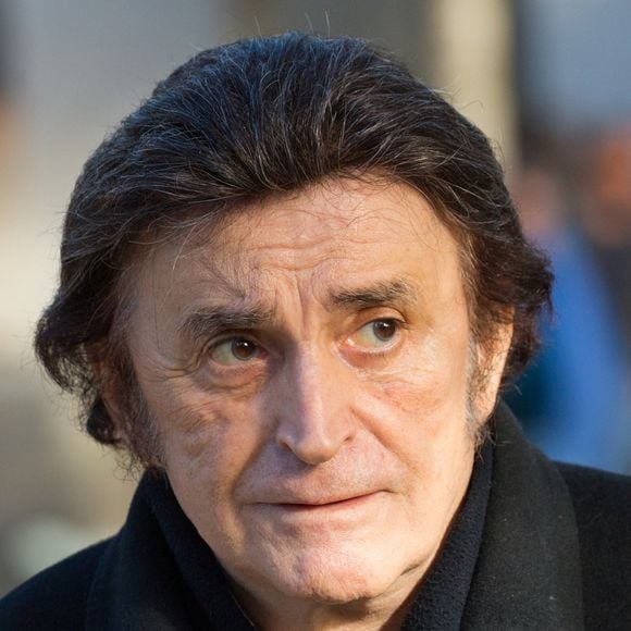 Dick Rivers assistant aux funérailles du journaliste français Philippe Gildas au cimetière du Père Lachaise à Paris, en France, le 5 novembre 2018. Photo by Nasser Berzane/ABACAPRESS.COM