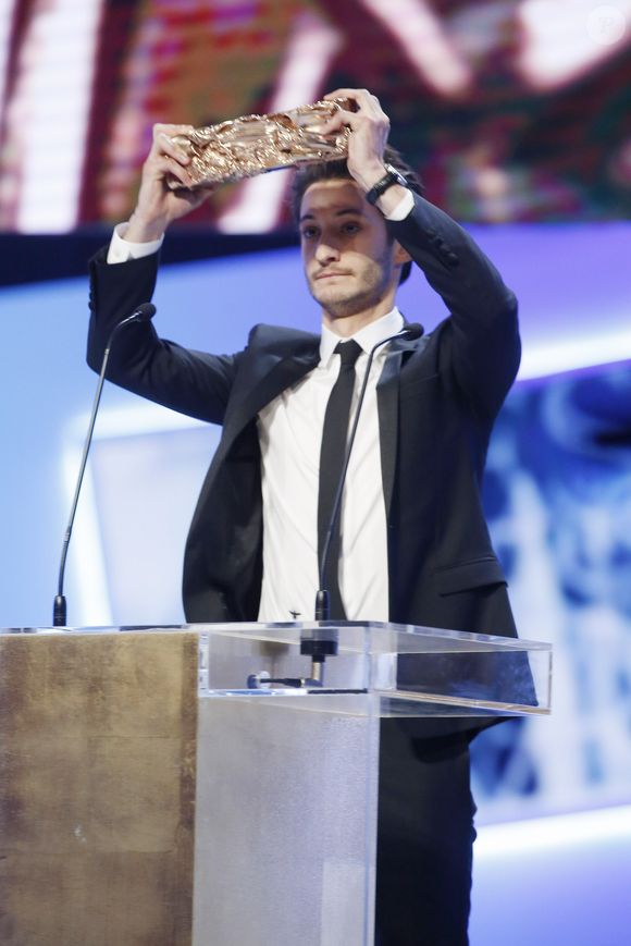 Pierre Niney (césar du meilleur acteur pour le film "Yves Saint Laurent") - 40ème cérémonie des César au théâtre du Châtelet à Paris, le 20 février 2015. © BORDE-JACOVIDES / BESTIMAGE