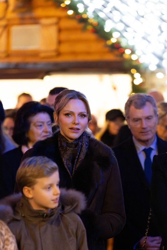 Le Prince Albert II et la Princesse Charlène de Monaco, leurs enfants S.A.S. le Prince Jacques et S.A.S. la Princesse Gabriella avec Mélanie-Antoinette de Massy assistent à l'ouverture du Marché de Noël de Monaco, sur le port Herculis, par le Maire de Monaco Georges Marsan.  Monaco, le 5 décembre 2025. Photo by Olivier Huitel/Pool/ABACAPRESS.COM