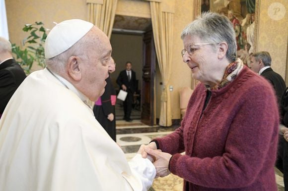 Le pape François reçoit en audience privée le chapitre général de l'Union des écoles missionnaires Sainte-Catherine de Sienne au Vatican, le 4 janvier 2025. Photo by Vatican Media/Catholic Press Photo/IPA/ABACAPRESS.COM