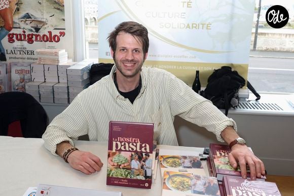 Alessandro Belmondo a partagé ce moment émouvant sur les réseaux sociaux.

Alessandro Belmondo - 30ème Journées Nationales du Livre et du Vin à Saumur le 11 avril 2026. © Jack Tribeca / Bestimage