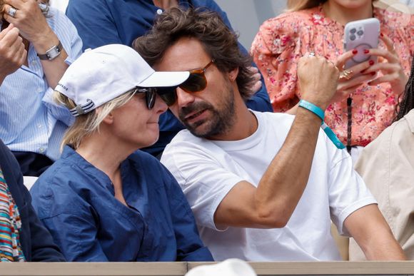 Bertrand Chameroy et Anne-Elisabeth Lemoine en tribunes lors des Internationaux de France de Tennis de Roland Garros 2025, à Paris, France, le 7 juin 2025. © Cyril Moreau/Bestimage