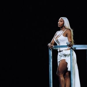 La superstar de la musique internationale Aya Nakamura a porté un look Savage X Fenty personnalisé lors de son concert d'ouverture à l'emblématique Stade de France.
©Tiziano.raw via Bestimage