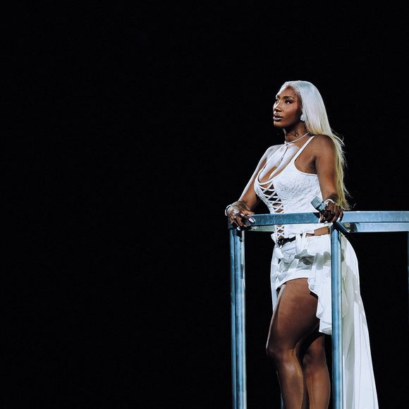 La superstar de la musique internationale Aya Nakamura a porté un look Savage X Fenty personnalisé lors de son concert d'ouverture à l'emblématique Stade de France.
©Tiziano.raw via Bestimage