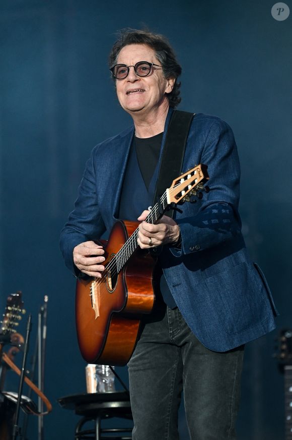 Francis Cabrel sur la scène du festival des Francofolies 2021 à la Rochelle, le 12 juillet 2021. © MPP / Bestimage