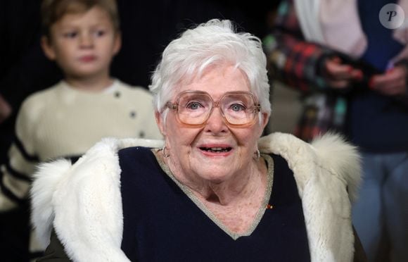 Habituée aux fausses rumeurs sur sa santé, elle a déjà dû les démentir à plusieurs reprises.

Line Renaud - Line Renaud, 97 ans, a inauguré un jardin public qui porte son nom, à Lille, France, le mercredi 17 décembre 2025.
© Claude Dubourg/Bestimage