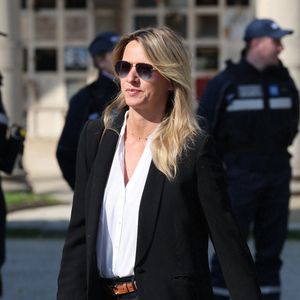 Sarah Poniatowski - Obsèques de la chanteuse Régine au Crematorium du cimetière du Père-Lachaise à Paris. Le 9 mai 2022. © Jacovides-Moreau / Bestimage