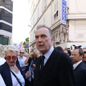 Kulien Lepers et Colette Sauvage (femme de P. Bouvard) - Sorties des obsèques de Philippe Bouvard en l'église Notre-Dame de Bon Voyage à Cannes le 31 août 2026.
© Franz Chavaroche-Denis Guignebourg / Bestimage