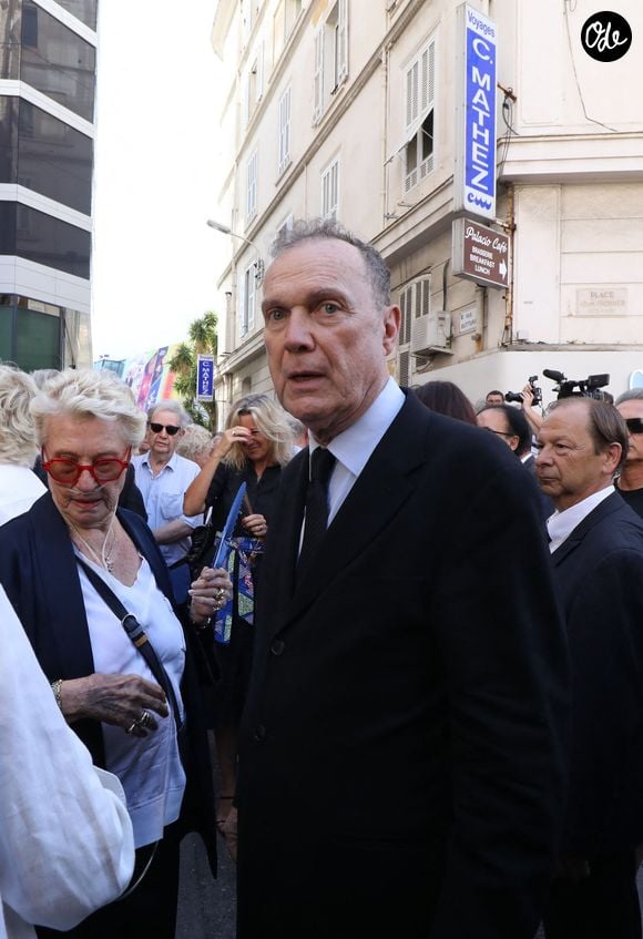 Kulien Lepers et Colette Sauvage (femme de P. Bouvard) - Sorties des obsèques de Philippe Bouvard en l'église Notre-Dame de Bon Voyage à Cannes le 31 août 2026.
© Franz Chavaroche-Denis Guignebourg / Bestimage