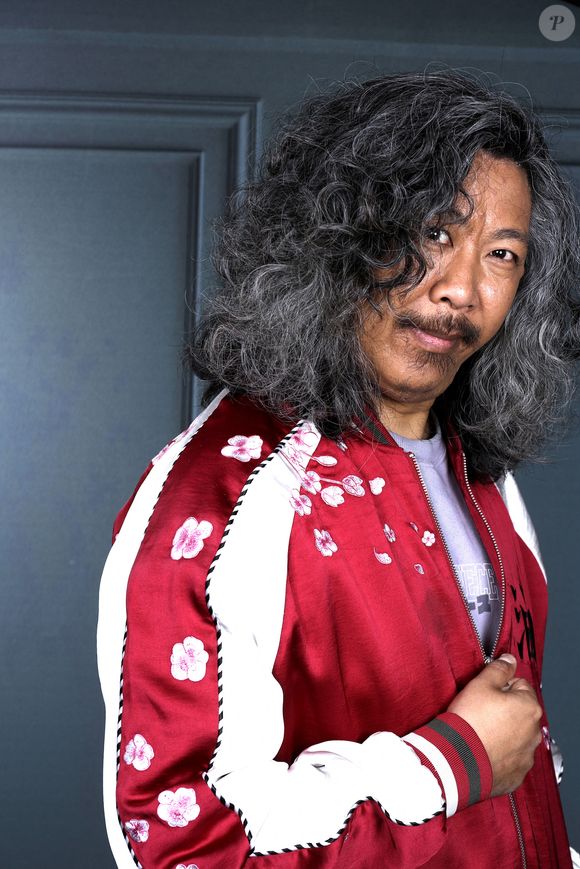 Exclusif - Portrait de Bun Hay Mean (Le Chinois Marrant) à Paris, le 18 avril 2025.
© Cédric Perrin/Bestimage