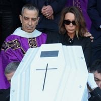 Nathalie Baye à Saint-Sulpice : ce gros point commun entre sa cérémonie et celle du père de sa fille, Johnny Hallyday