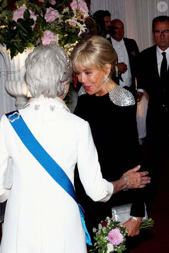 La duchesse de Gloucester, Brigitte Macron lors d’un banquet d’état à Guildhall, Londres le 9 juillet 2025. Le couple présidentiel français est en voyage officiel au Royaume Uni pour trois jours.

© Dominique Jacovides / Bestimage