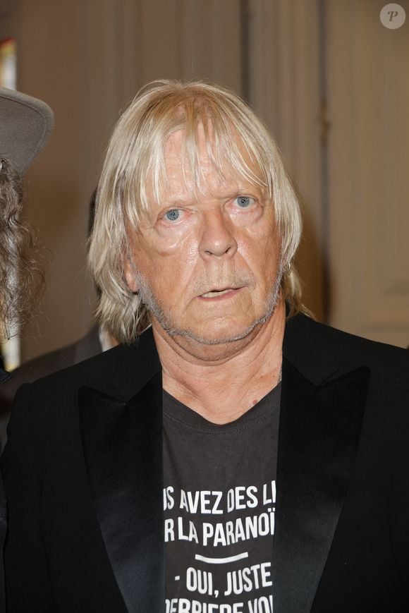Le chanteur Renaud (Renaud Séchan) - Vernissage de l'exposition "Renaud, Des mots et des images" qui se tiendra jusqu'au 14 septembre à la Mairie du 13ème à Paris le 5 septembre 2024. © Coadic Guirec/Bestimage