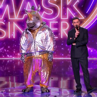 "Comment vous avez pu passer à côté ?" : Le Rhinocéros s'est démasqué dans Mask Singer 2025, les enquêteurs n'ont pas trouvé cette personnalité