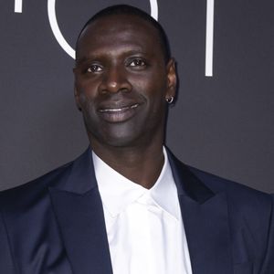 La marque justifie ce choix par la présence magnétique d'Omar Sy à l'écran, son style distinctif et sa polyvalence.

Omar Sy lors du photocall du dîner "Women in Motion" par le groupe Kering, Place de la Castre, lors du 77ème Festival International du Film de Cannes le 19 mai 2024.

© Olivier Borde/Bestimage