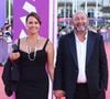 Cette création chic et accessible signée Love & Roses est actuellement disponible sur Zalando pour 106 euros.

Kad Merad et sa femme Julia Vignali à la première du film "Nouvelle Vague" lors du 51éme Festival du Cinéma Américain de Deauville le 12 septembre 2025.

© Denis Guignebourg / Bestimage