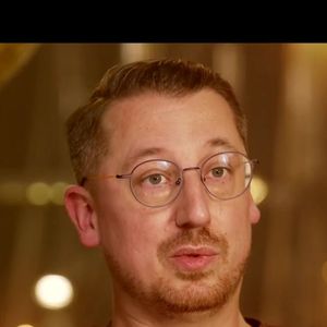 "Avant que ma relation avec Eve Gilles ne soit rendue publique, un conseiller municipal s’est mal comporté", a-t-il rapporté au journal.

Eve Gilles (Miss France 2024) en couple avec Simon depuis un an et demi, on découvre son visage dans l'émission "Danse avec les stars 2025" du 21 mars, sur TF1