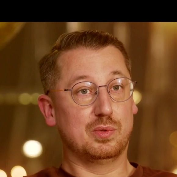 "Avant que ma relation avec Eve Gilles ne soit rendue publique, un conseiller municipal s’est mal comporté", a-t-il rapporté au journal.

Eve Gilles (Miss France 2024) en couple avec Simon depuis un an et demi, on découvre son visage dans l'émission "Danse avec les stars 2025" du 21 mars, sur TF1