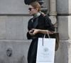 Cette stratégie à contre-courant, fondée sur l'exclusivité et la qualité, continue de séduire une clientèle internationale. 

Exclusif - Ashley Olsen avec un sac de la boutique Charvet  - Mary-Kate et Ashley Olsen en train de faire du shopping à Paris le 14 septembre 2015. AGENCE / BESTIMAGE
