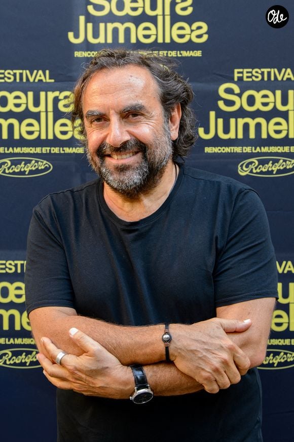 Plus de cinquante ans après, le musicien garde un souvenir particulièrement tendre de cette histoire.

André Manoukian assiste au festival « Soeurs Jumelles » à Rochefort, en France, le 23 juin 2026. Photo : Arnault Serriere/ABACAPRESS.COM