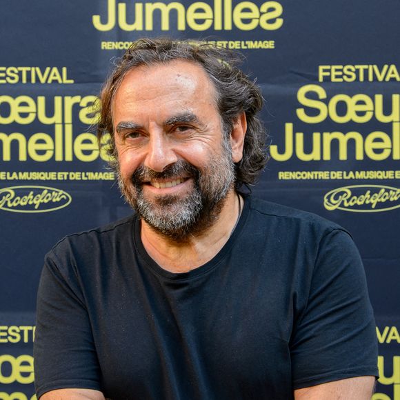 Plus de cinquante ans après, le musicien garde un souvenir particulièrement tendre de cette histoire.

André Manoukian assiste au festival « Soeurs Jumelles » à Rochefort, en France, le 23 juin 2026. Photo : Arnault Serriere/ABACAPRESS.COM
