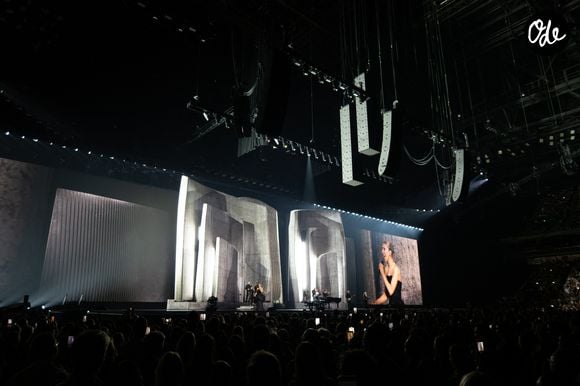 Celine Dion, tenue et bijoux Boucheron, lors de son premier concert à la Plénitude Arena à Paris La Défense le 12 septembre 2026. 

Photo : Agence / Bestimage