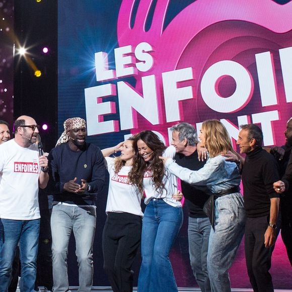 La troupe des Enfoirés donne une série de concerts à Montpellier.

Exclusif - Mimie Mathy, Jenifer Bartoli, Liane Foly, Claudio Capéo, Zazie, Philippe Lacheau, Gérard Jugnot, Patrick Bruel, Arthur (Jacques Essebag), Kad Merad, Omar Sy, Laure Pester (Lorie), Amel Bent, Franck Dubosc, Vitaa, Élie Semoun, Issa Doumbia, Nikos Aliagas, Camille Lellouche - Enregistrement de l'émission "Les enfoirés jouent le jeu", qui sera diffusée en prime time sur TF1.
© Cyril Moreau / Bestimage
A l'occasion des 30 ans de la troupe des Enfoirés et de la sortie du Coffret " Les 30 ans des Enfoirés 1989-2019 " au profit des Restos du Cœur, des Enfoirés et des surprises se retrouvent autour de N.Aliagas pour une grande soirée de jeux.
Des jeux en cascades, des questions en rafales, des karaokés, des blind tests, des mimes…    
Et une grande finale pour déterminer, de tous les Enfoirés présents, qui sera le grand vainqueur de la soirée.