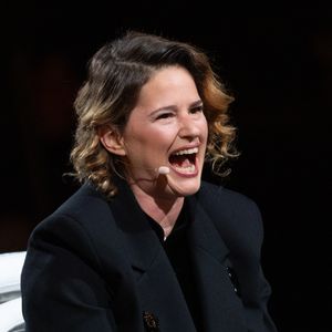 Elodie Poux lors de l'enregistrement de l'émission "La chanson secrète N°14", présentée par Nikos Aliagas et diffusée le 26 décembre sur TF1, à Paris le 9 décembre 2025. © Jacovides-Moreau/Bestimage