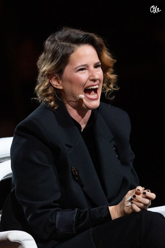 Elodie Poux lors de l'enregistrement de l'émission "La chanson secrète N°14", présentée par Nikos Aliagas et diffusée le 26 décembre sur TF1, à Paris le 9 décembre 2025. © Jacovides-Moreau/Bestimage